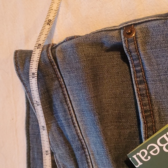 L.L. Bean Faded Blue BeanFlex Standard Fit Sz. 38x32 Jeans - Picture 11 of 12